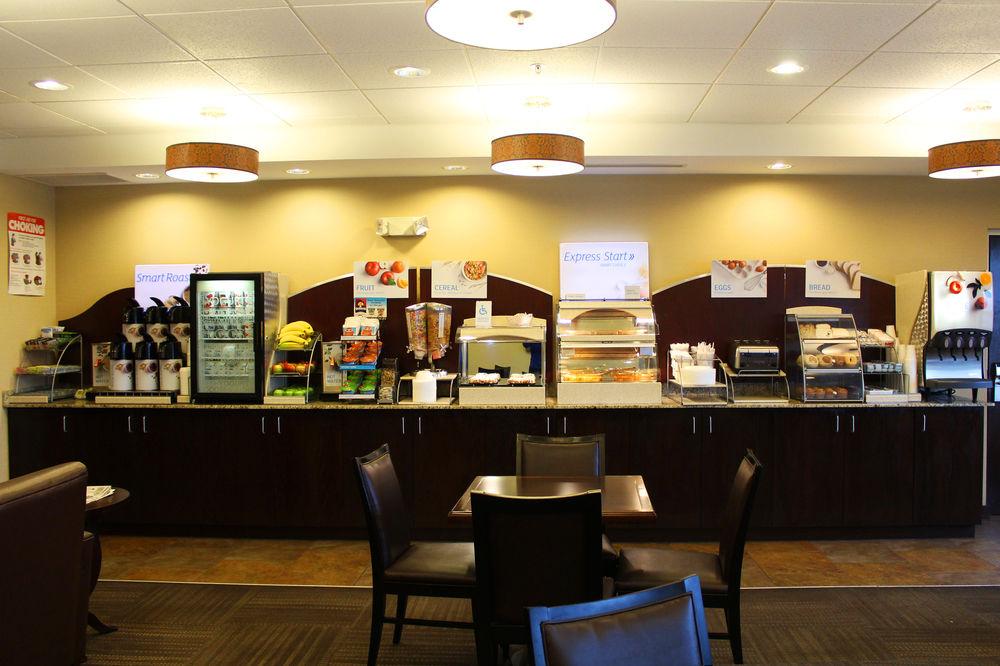 Holiday Inn Express & Suites Malone By Ihg Exterior foto